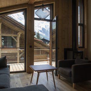 Salon d’un chalet contemporain