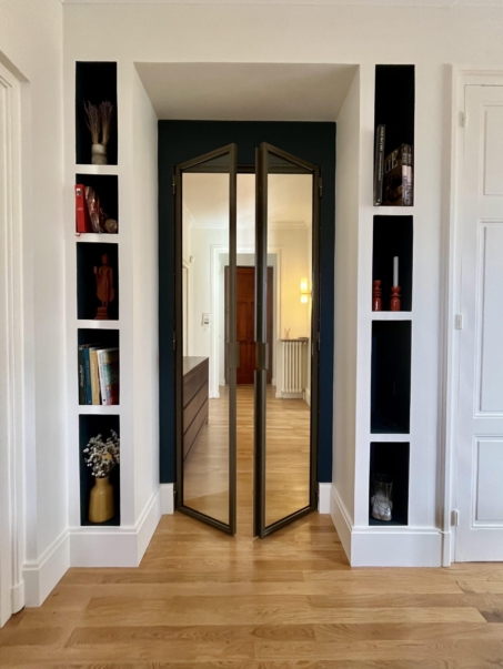 Une porte design sur-mesure pour un mix ancien et contemporain pour cette maison bourgeoise de Lyon 5